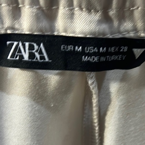 Zara Light Beige Relaxed Fit Sateen Shorts size Medium - Picture 2 of 8